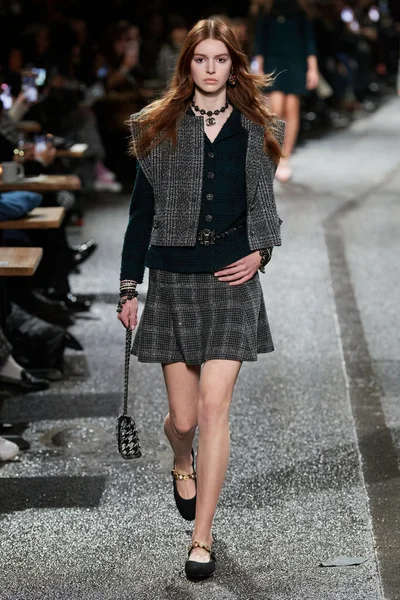 Look 32